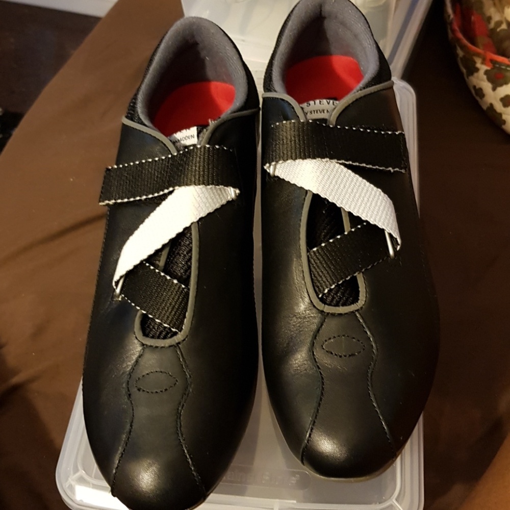 🚫SOLD🚫 Steve Madden Black Leather Sneakers. 9.5M